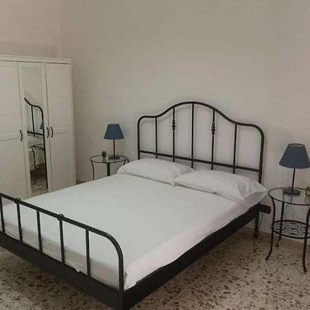 Alvarez De Toledo Bed & Breakfast Napoli Bagian luar foto