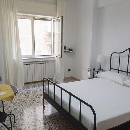 Alvarez De Toledo Bed & Breakfast Napoli Bagian luar foto