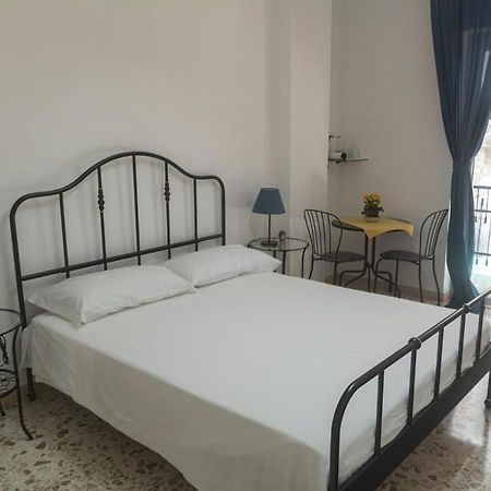 Alvarez De Toledo Bed & Breakfast Napoli Bagian luar foto
