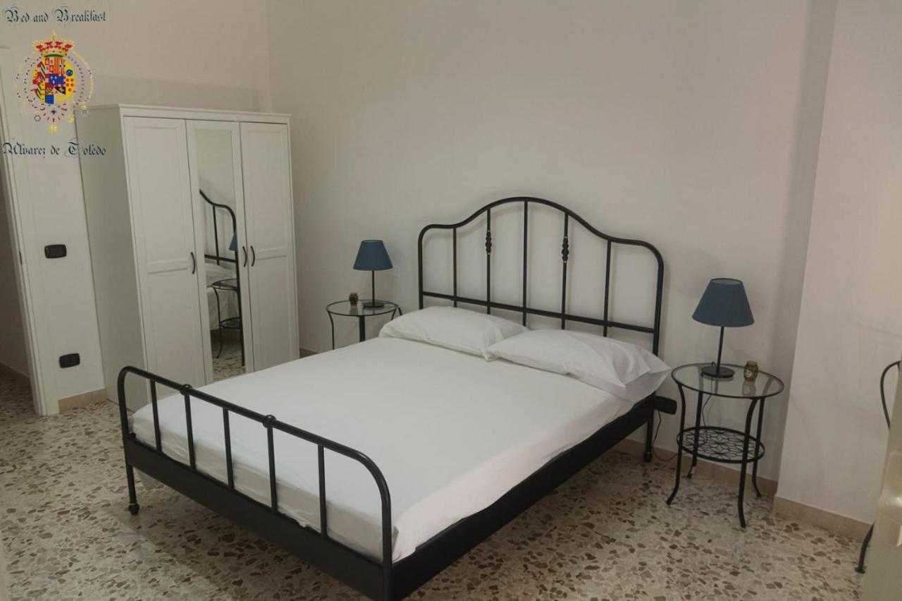 Alvarez De Toledo Bed & Breakfast Napoli Bagian luar foto