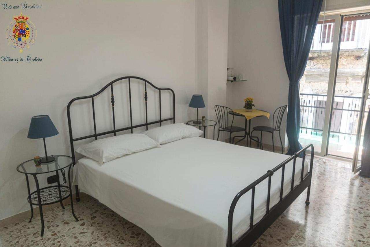 Alvarez De Toledo Bed & Breakfast Napoli Bagian luar foto